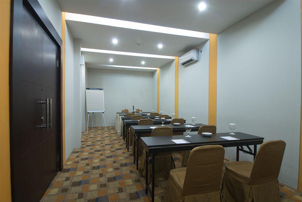 Sofyan Hotel Soepomo Jakarta Exteriör bild
